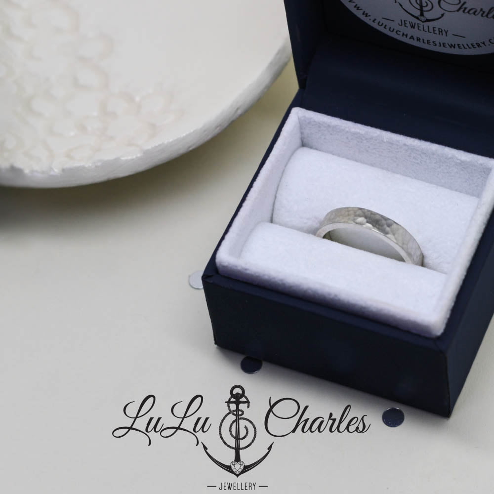 Handmade Sterling Silver Memorial Ring containing Cremation ashes, by Lulu & charles jewellery based in the Northeast of England, consett, county durham uk
