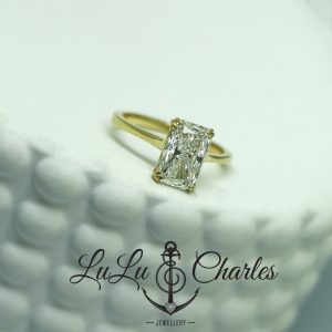 18ct-yellow-gold-lab-grown-radiant-cut-diamond-solitaire